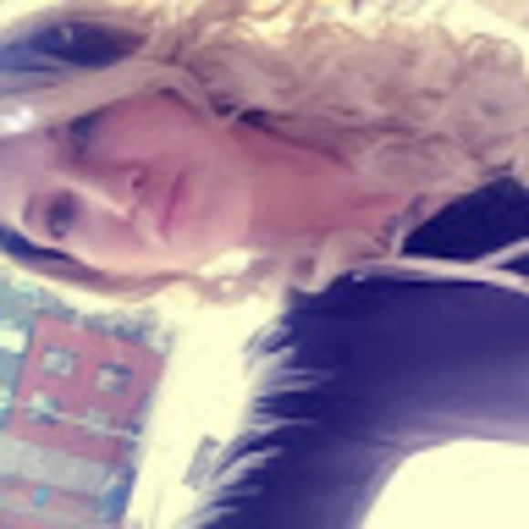 Meet your Posher, Brittanii - Picture 1 of 1